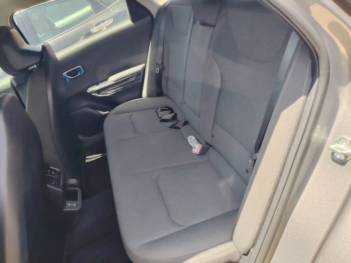 Car image 18