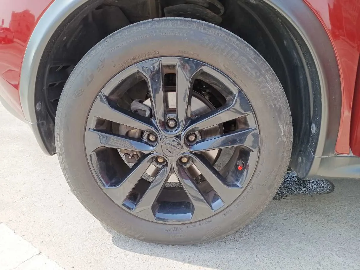 Car image 9