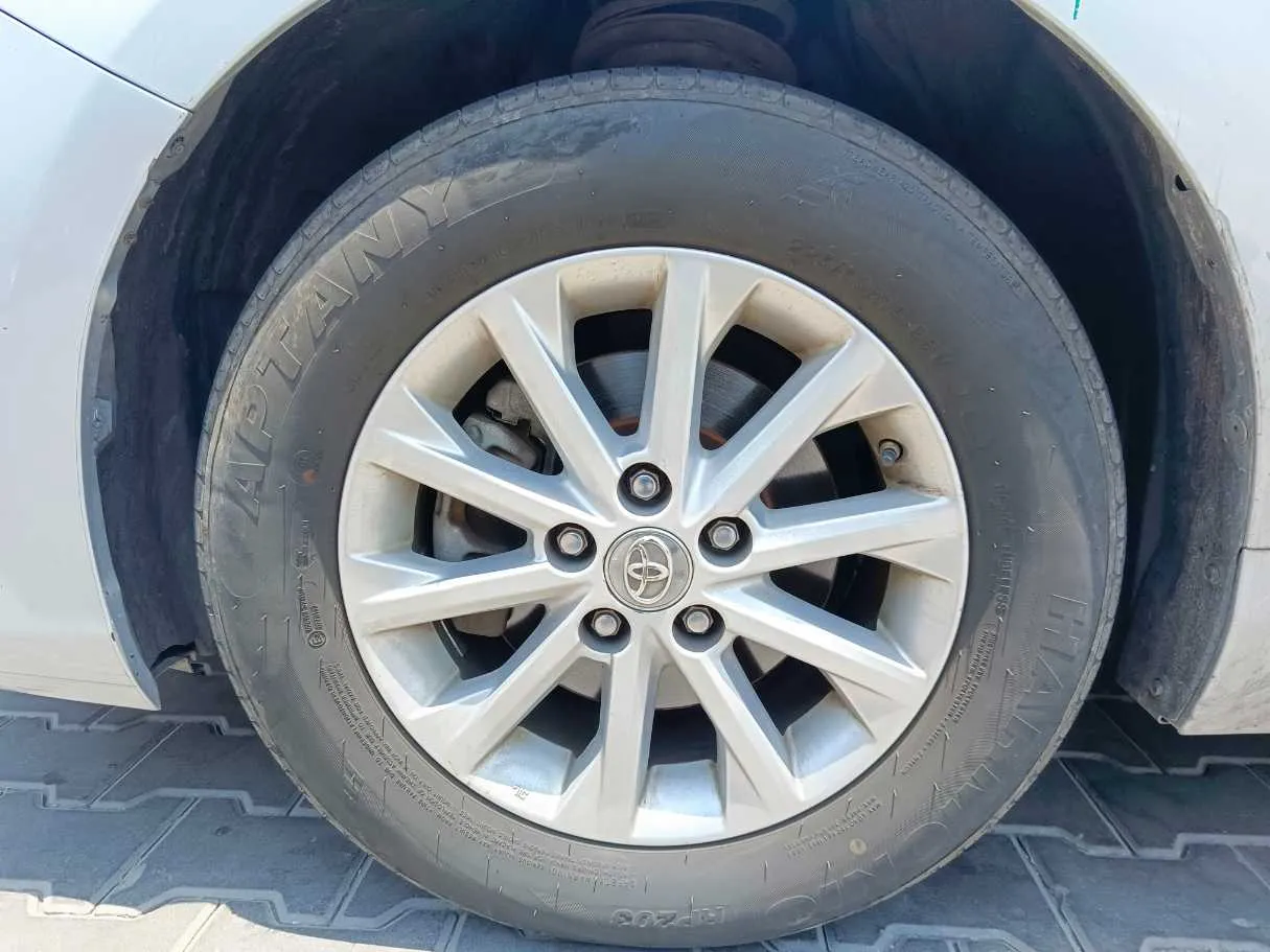 Car image 10