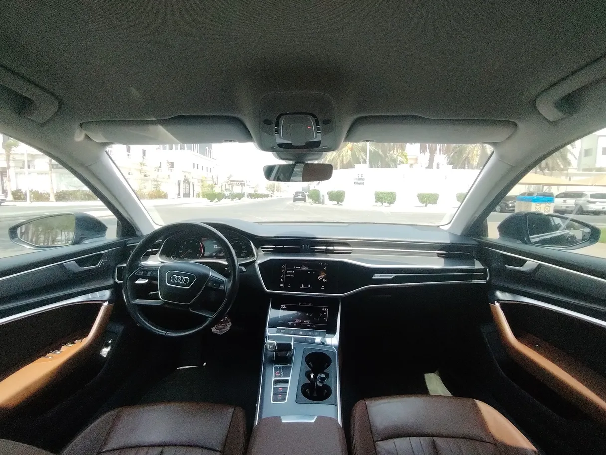 Car image 17