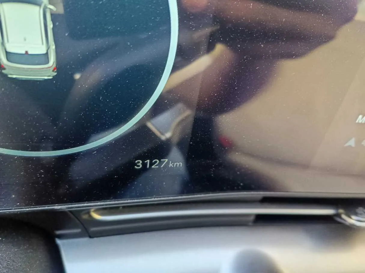 Car image 26