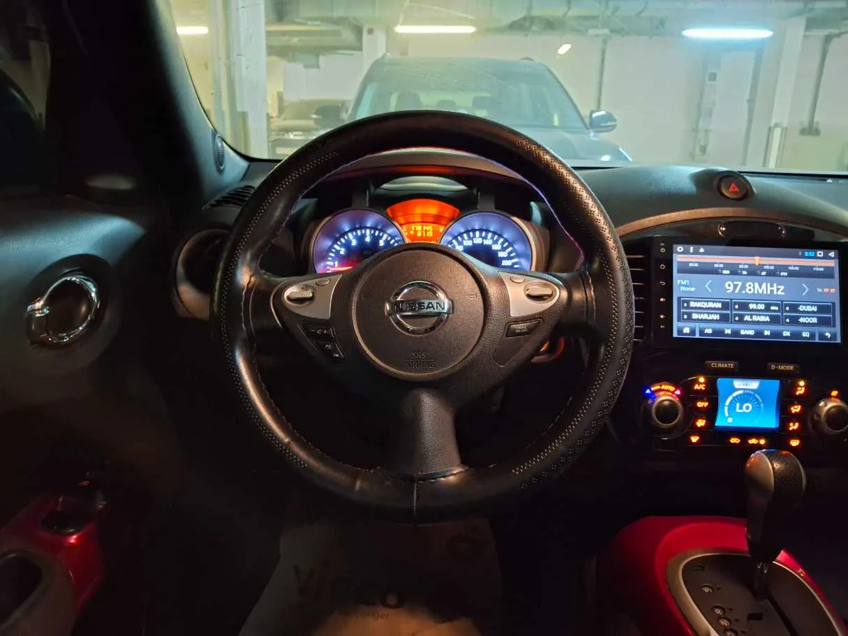 Car image 14