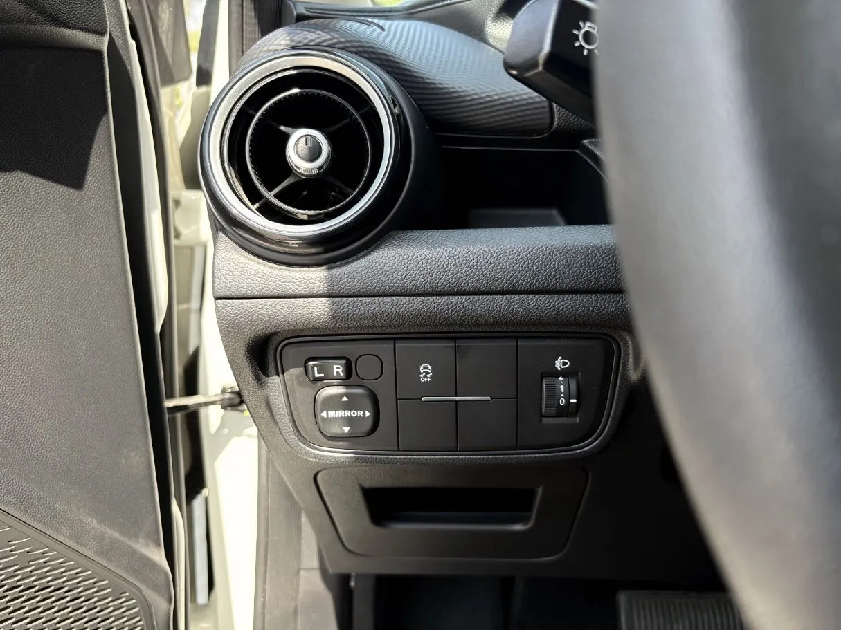 Car image 28