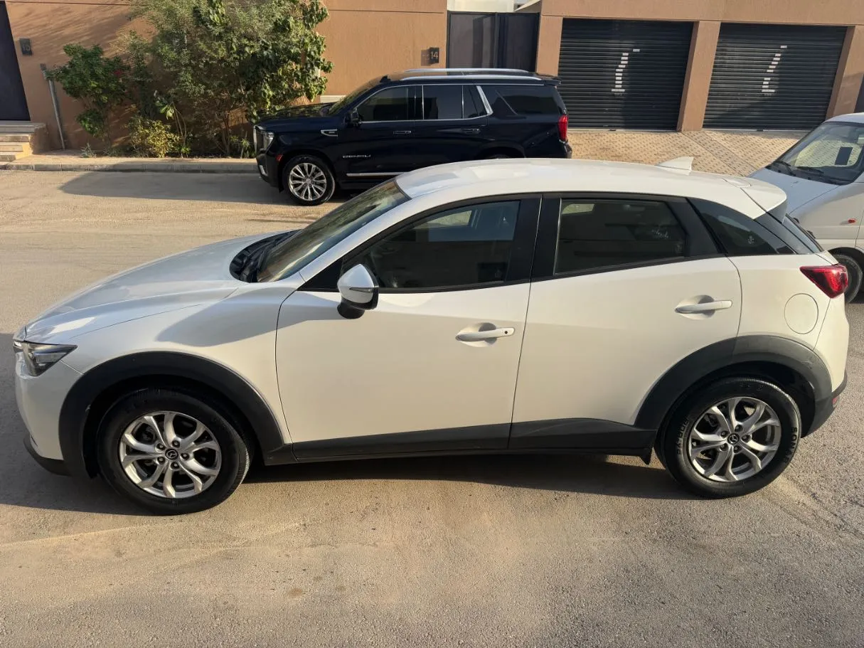 Car image 8