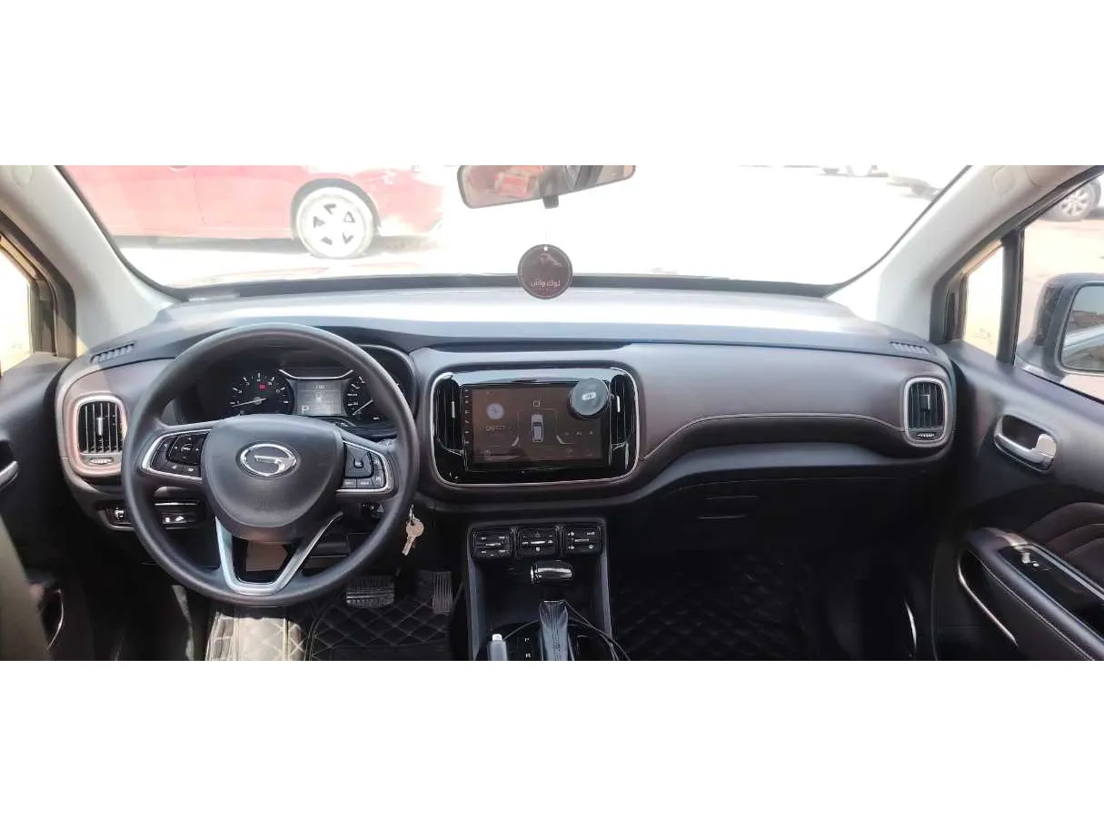 Car image 15