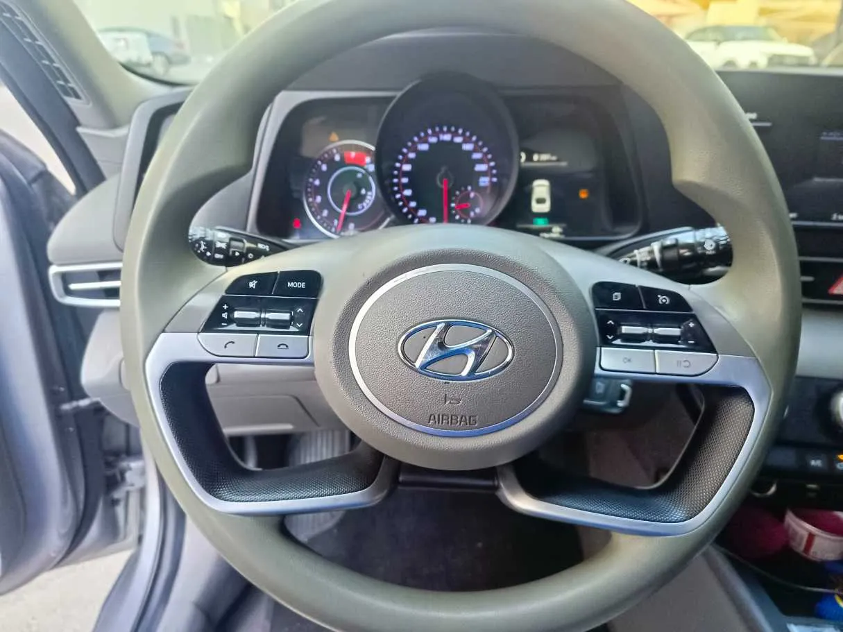 Car image 24