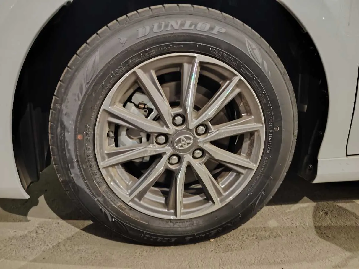 Car image 9