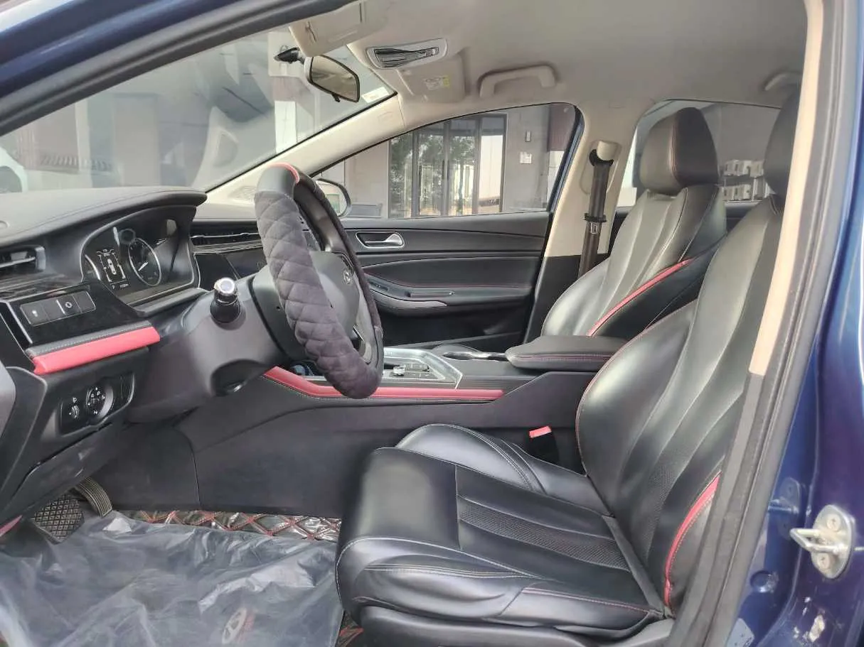 Car image 14