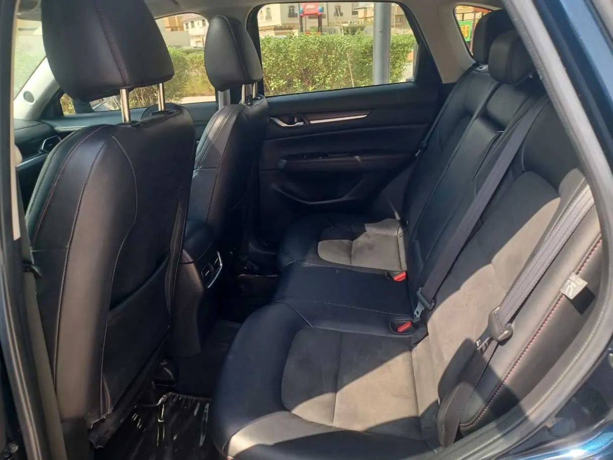 Car image 14
