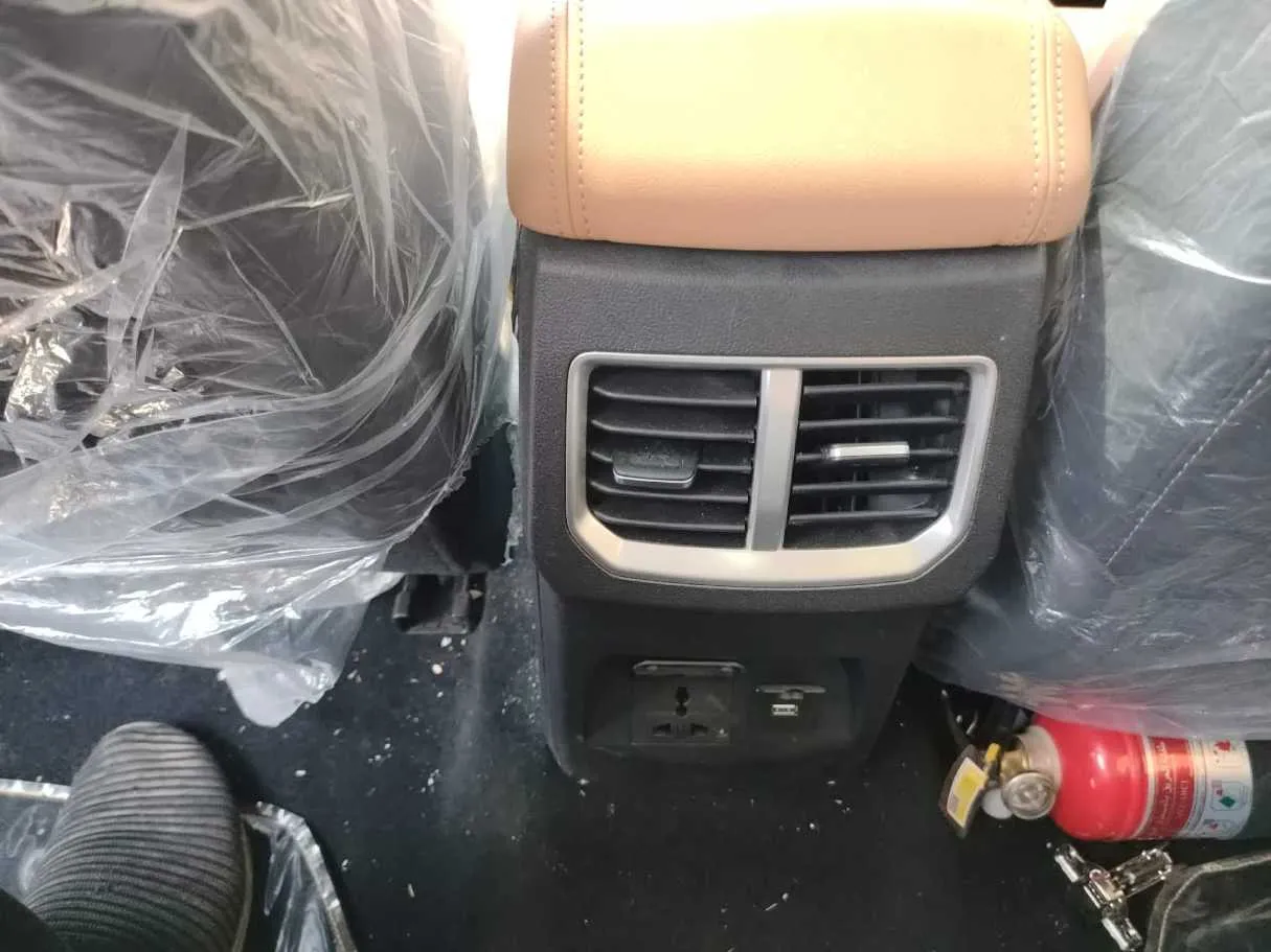 Car image 32
