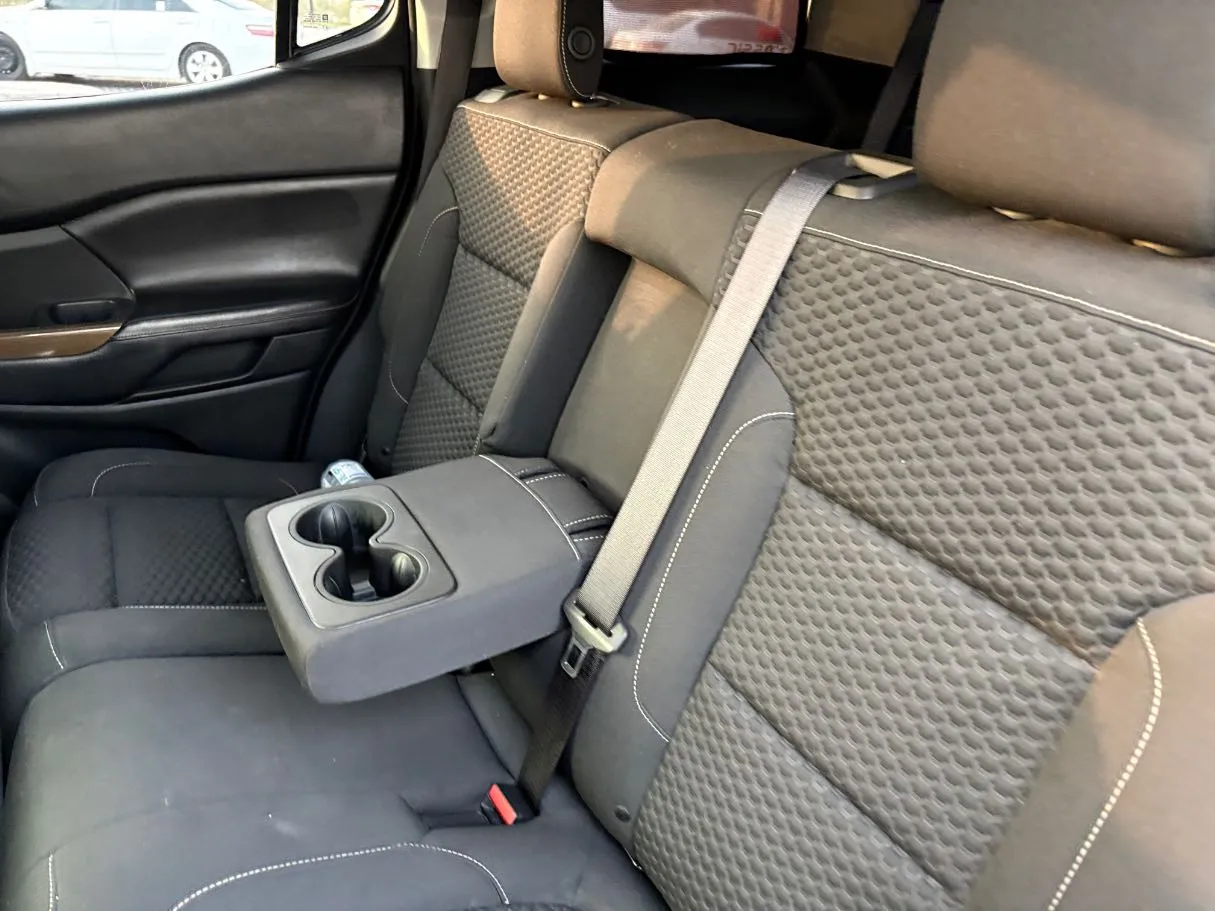 Car image 16