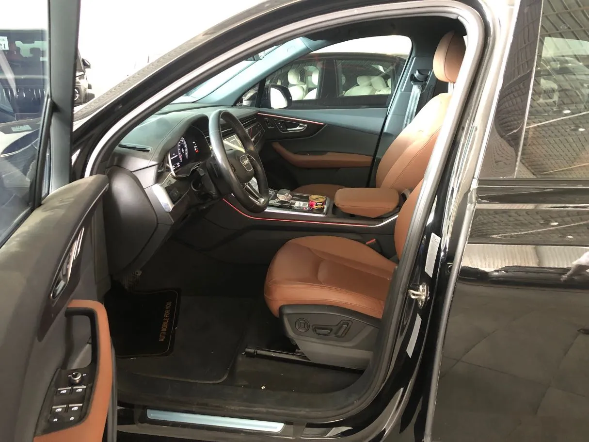 Car image 11