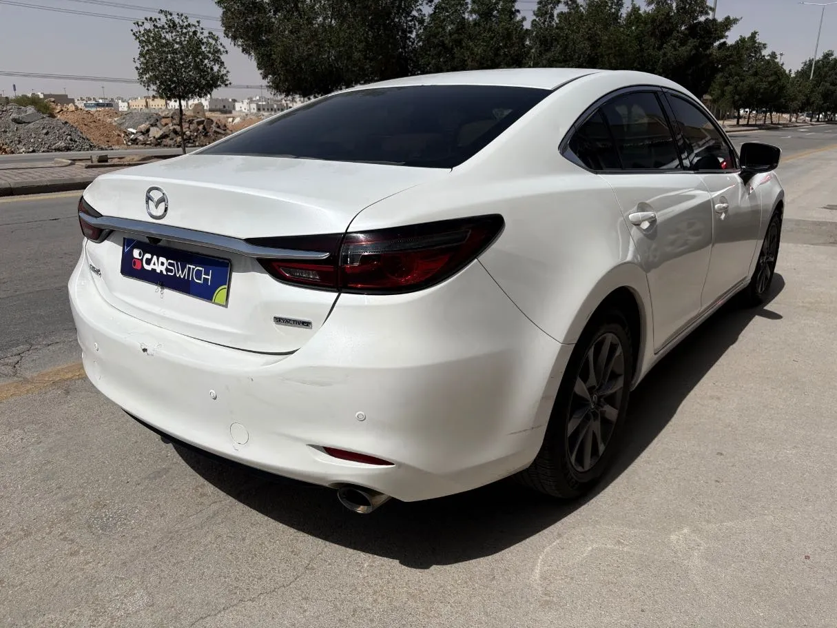 Car image 5