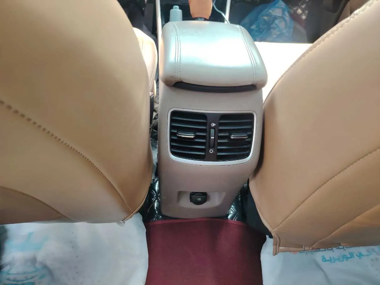 Car image 40