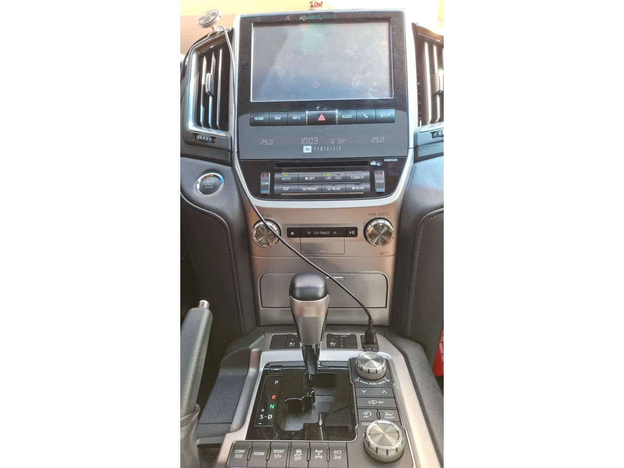 Car image 18