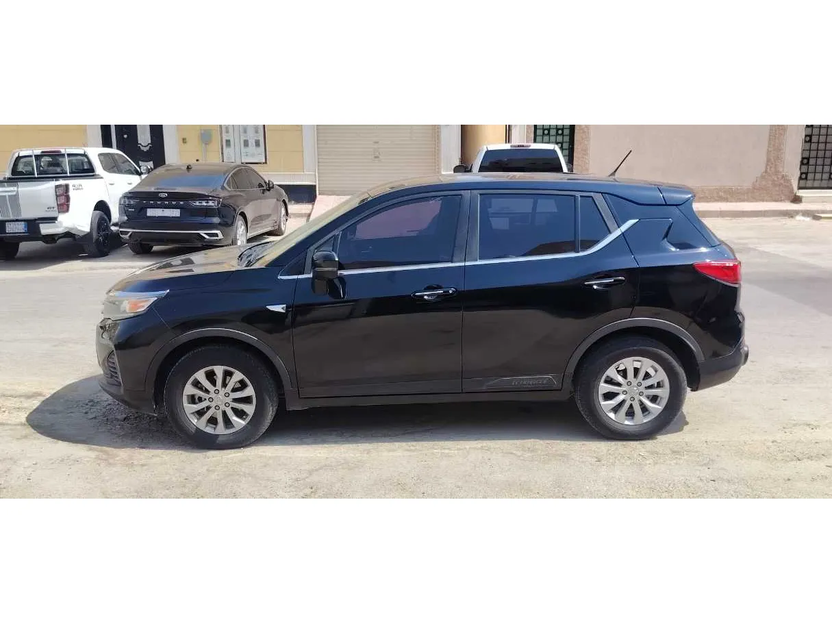 Car image 8