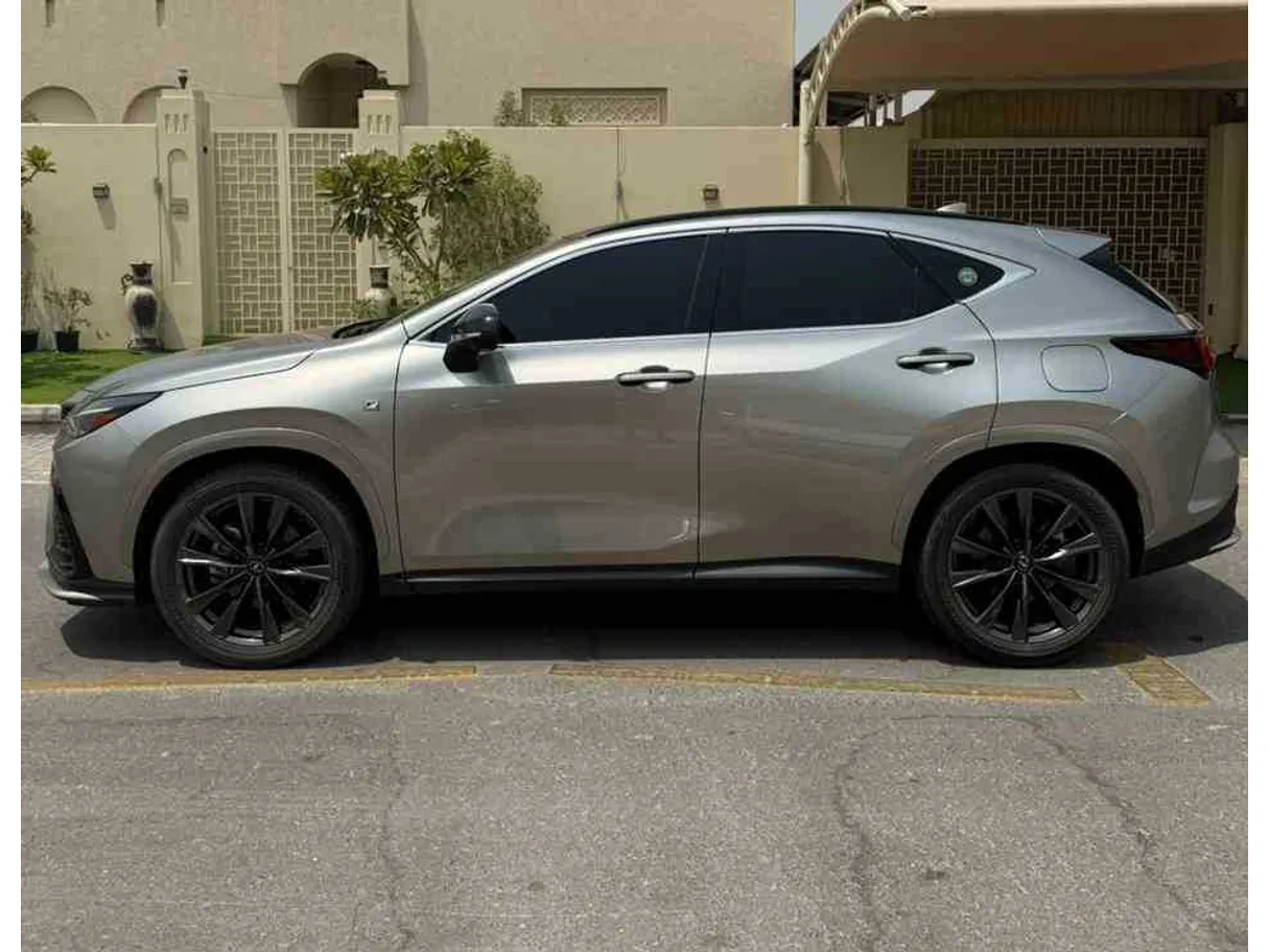 Car image 4