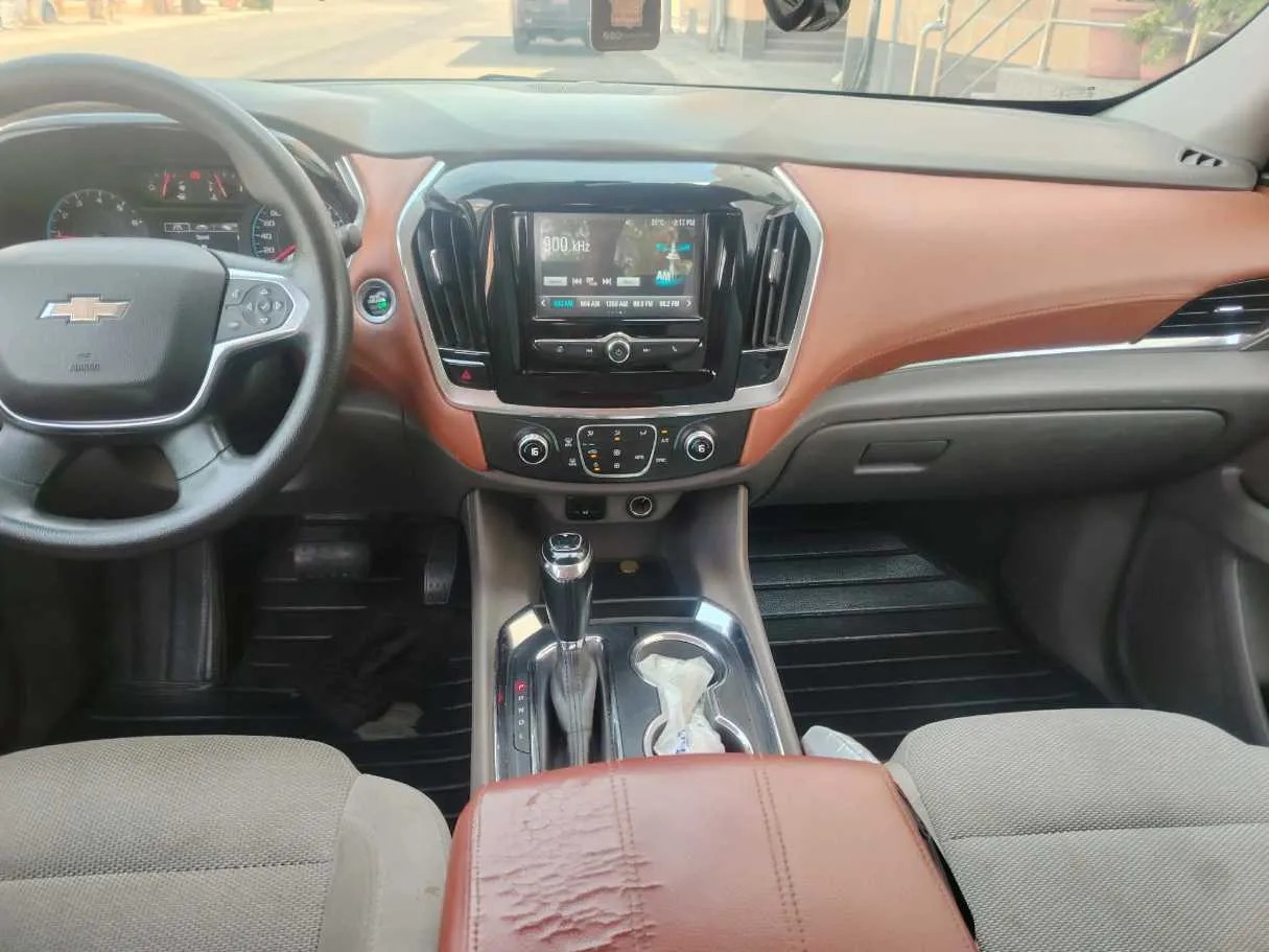 Car image 25
