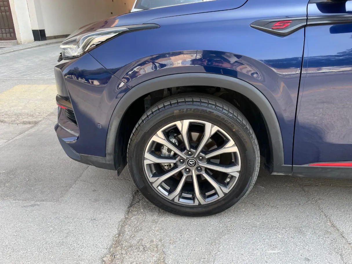 Car image 9