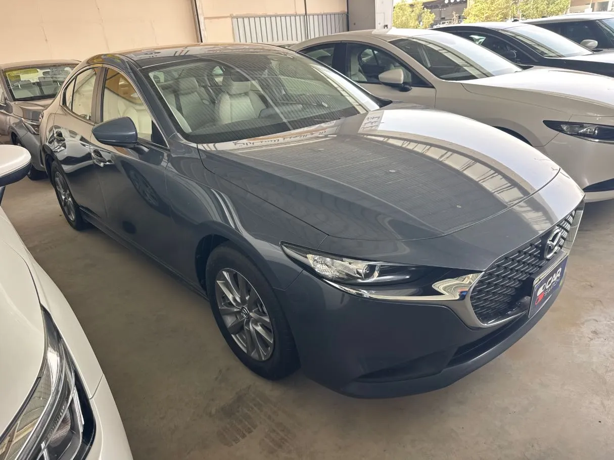 Car image 3