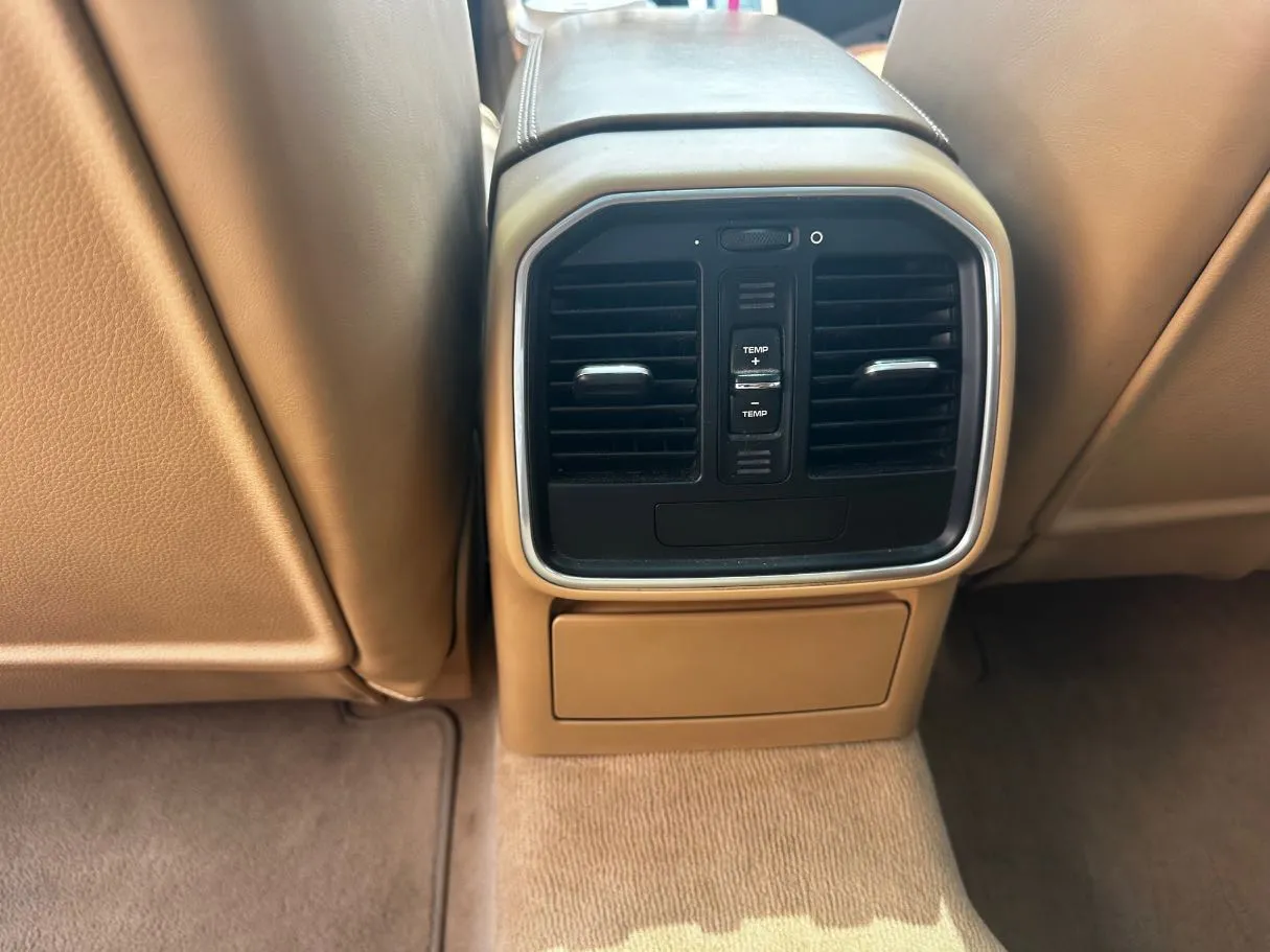Car image 28
