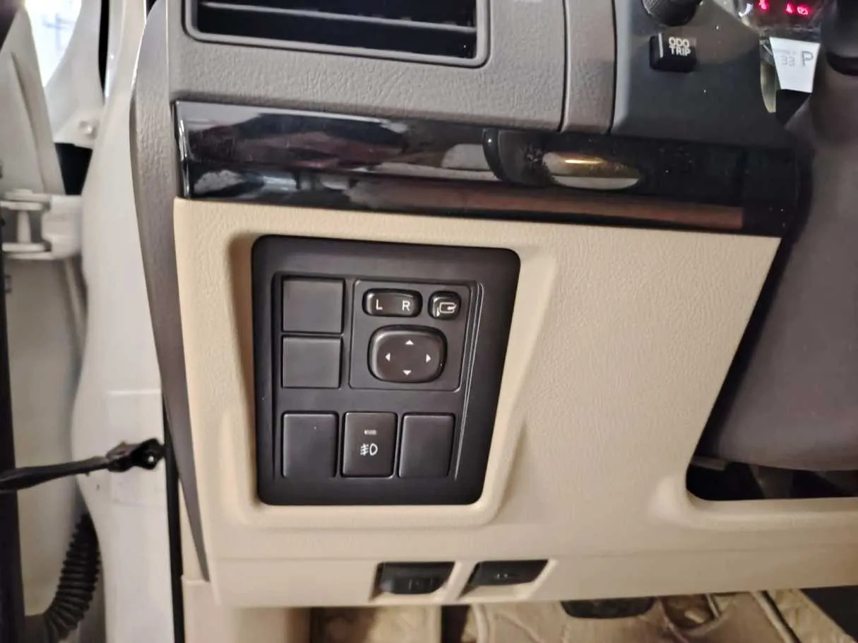 Car image 36