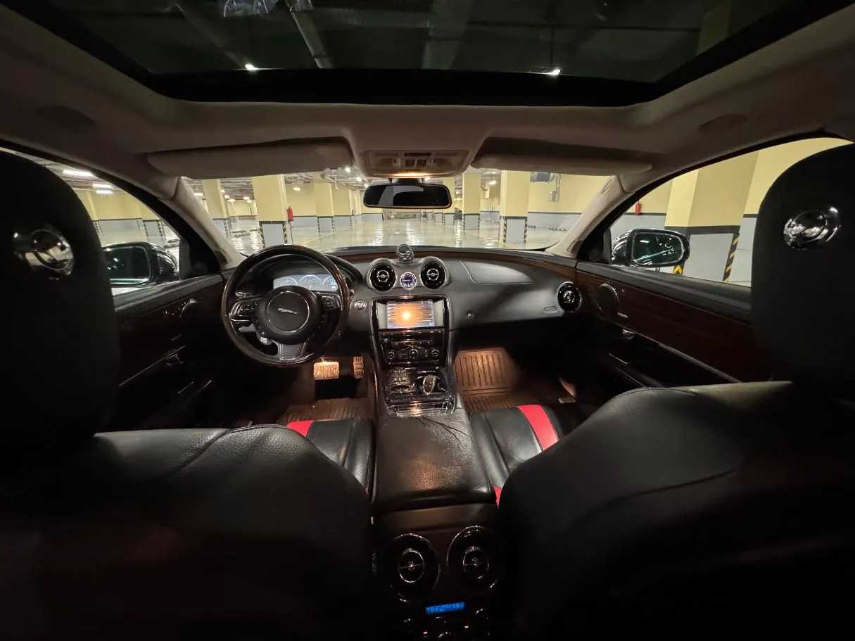 Car image 14