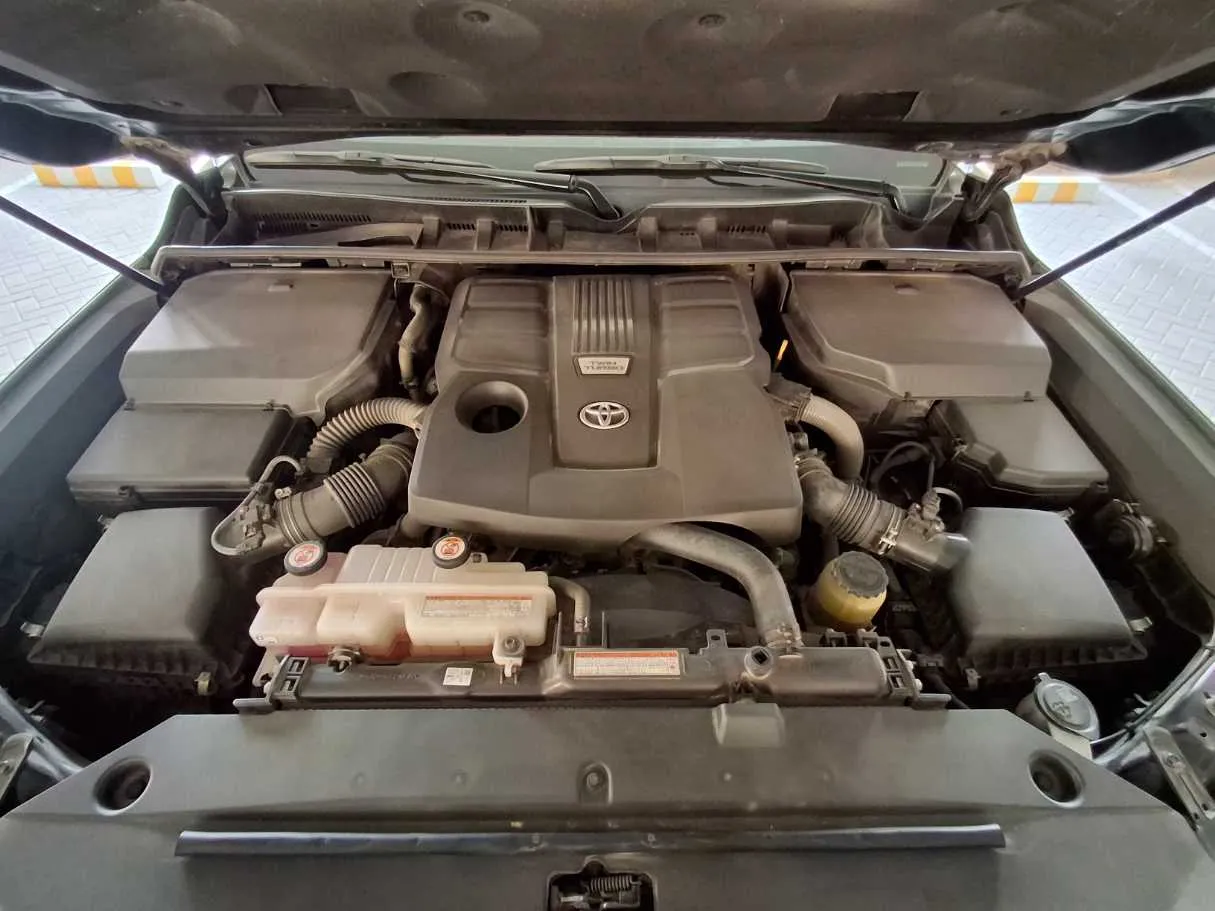 Car image 19