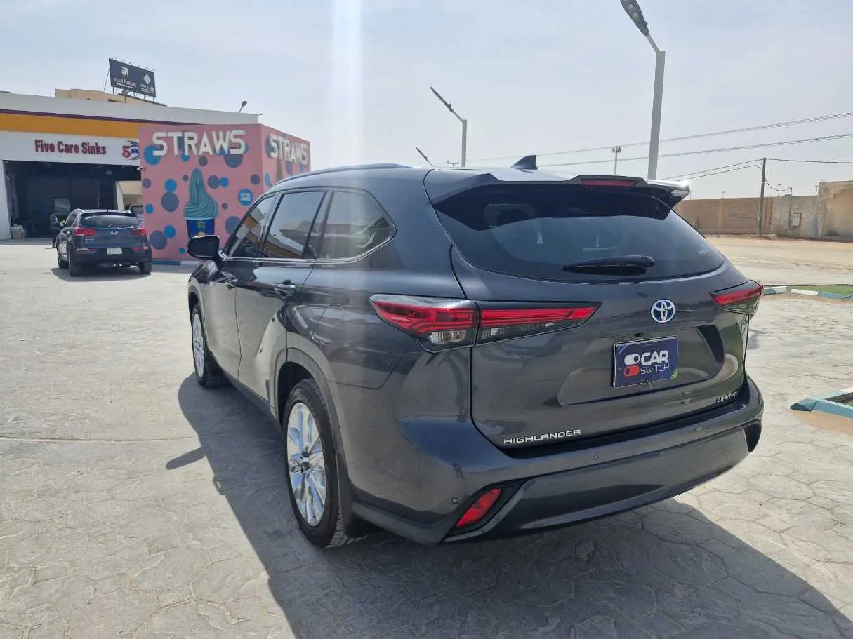 Car image 7