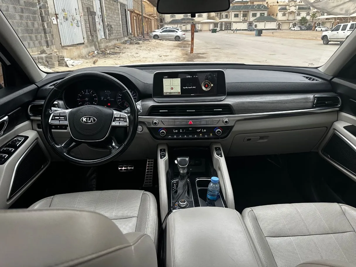 Car image 16