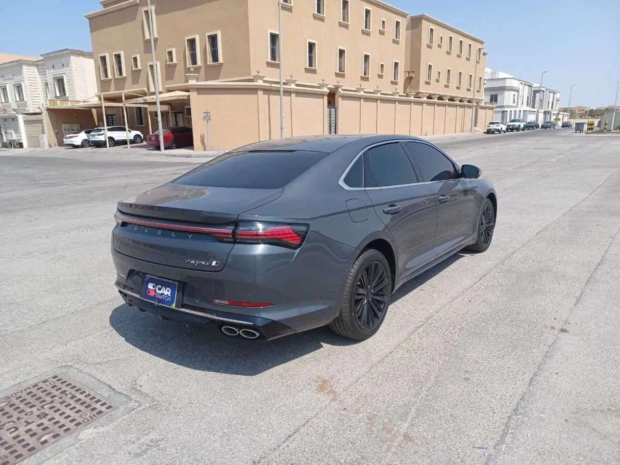 Car image 5