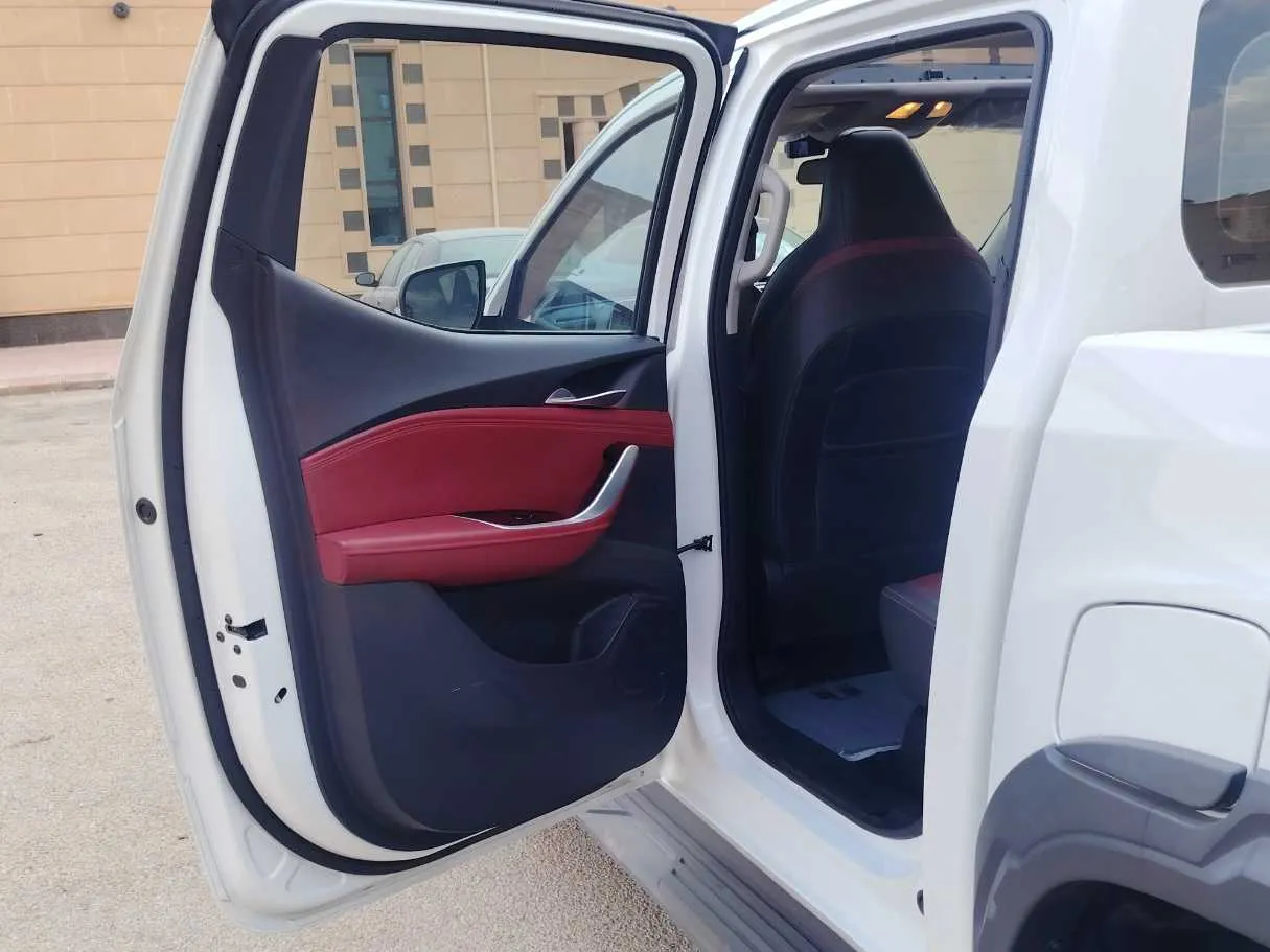 Car image 18
