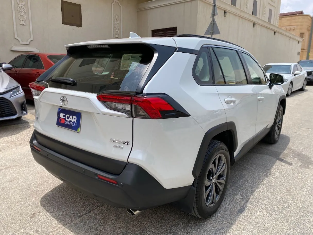 Car image 5