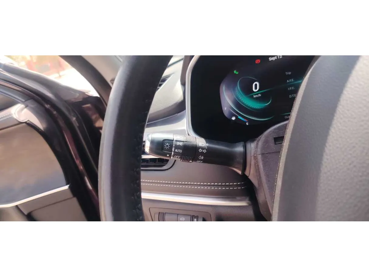 Car image 25