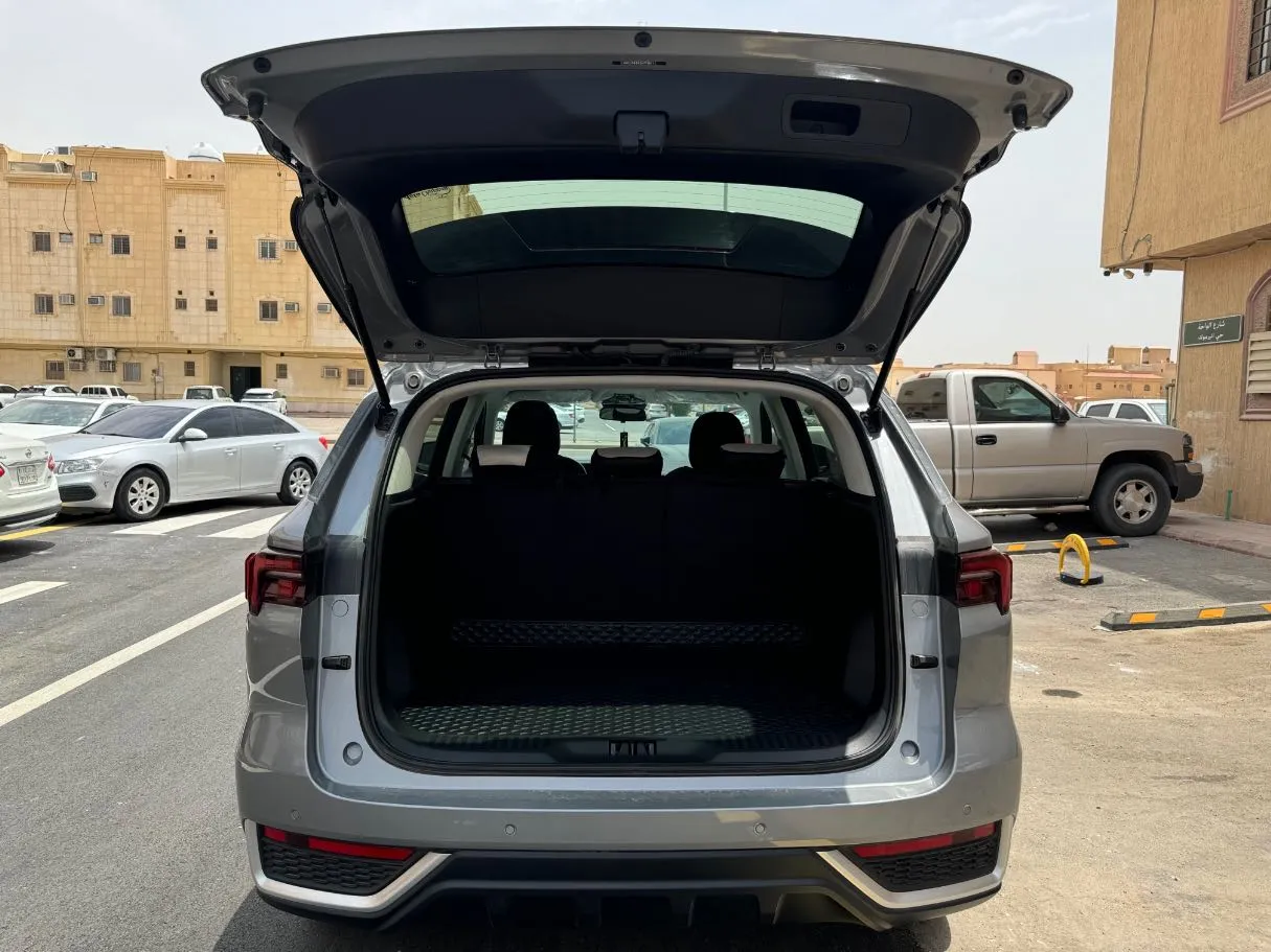 Car image 22