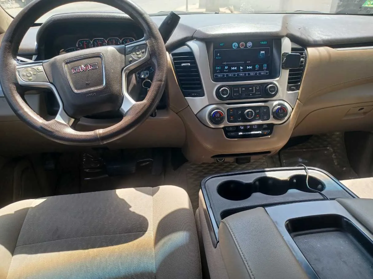 Car image 14