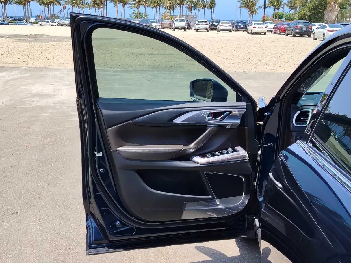 Car image 11