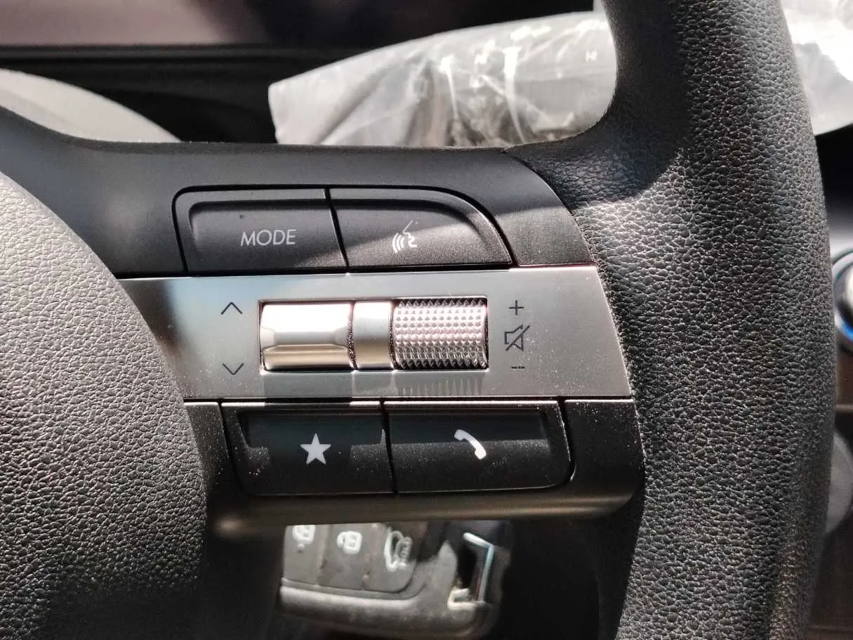 Car image 24