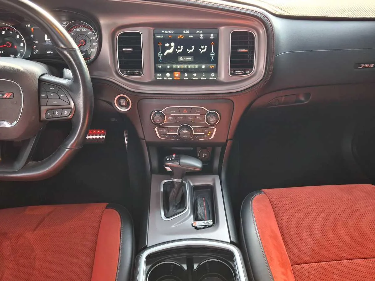 Car image 19