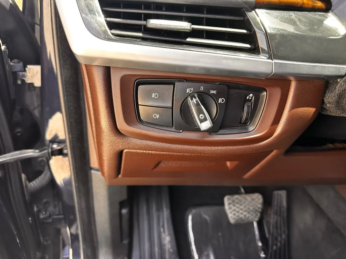Car image 29