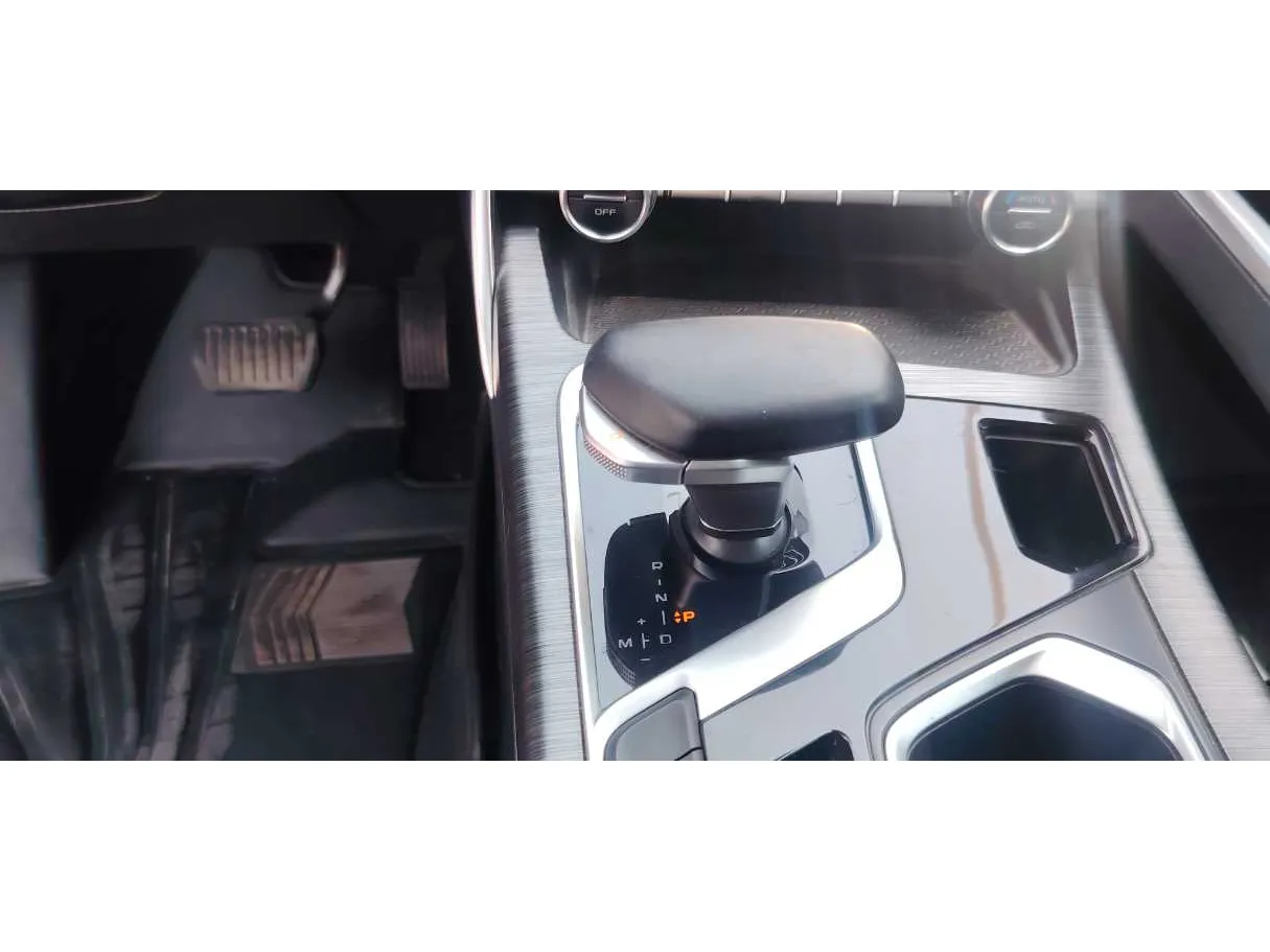 Car image 24