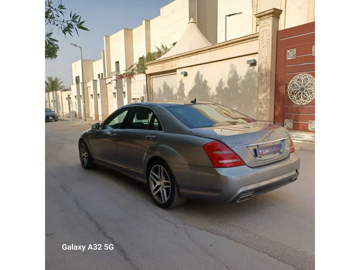 Car image 30