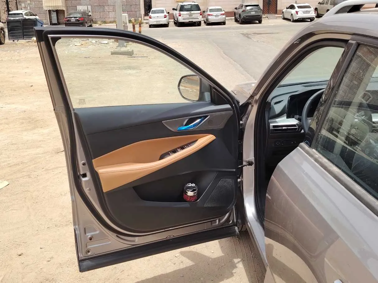 Car image 11