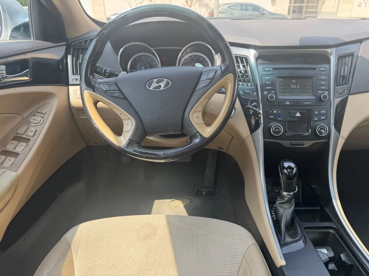 Car image 17