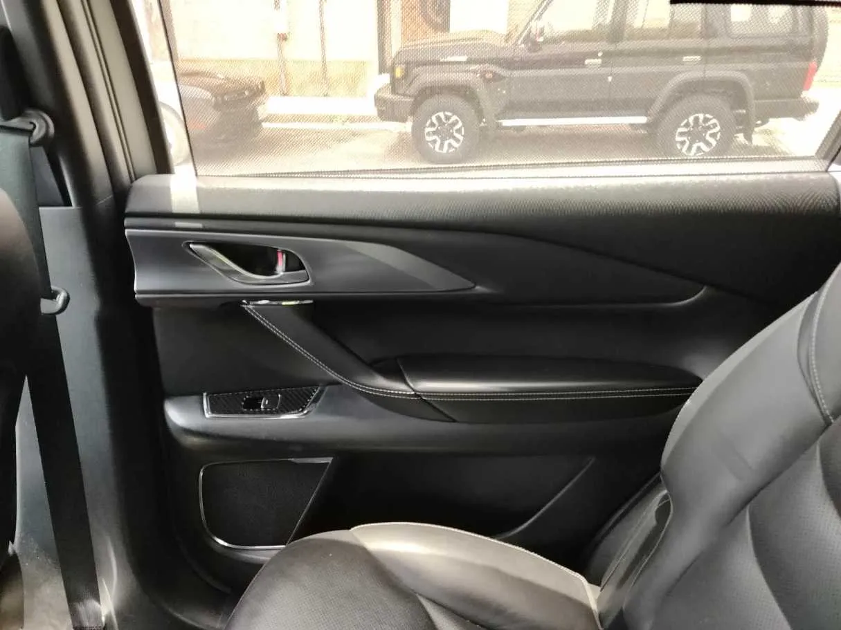 Car image 37