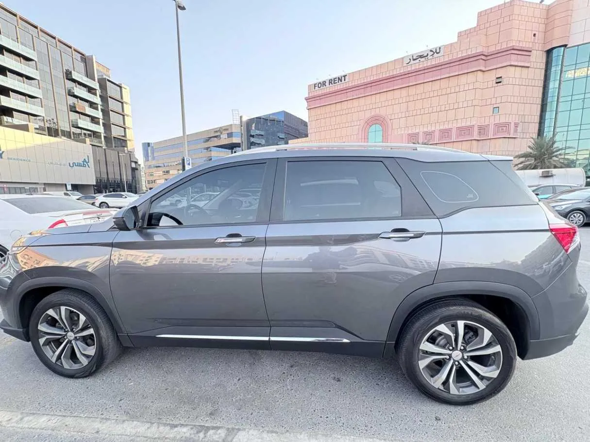 Car image 3