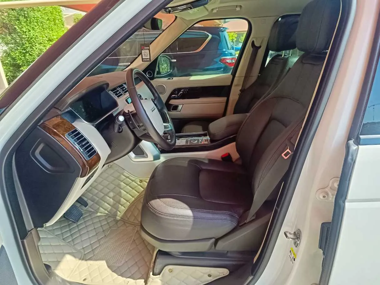 Car image 16