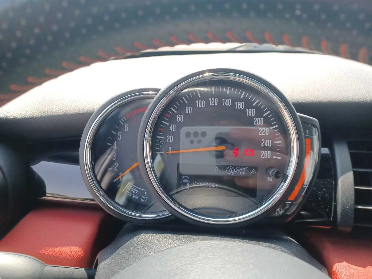 Car image 16