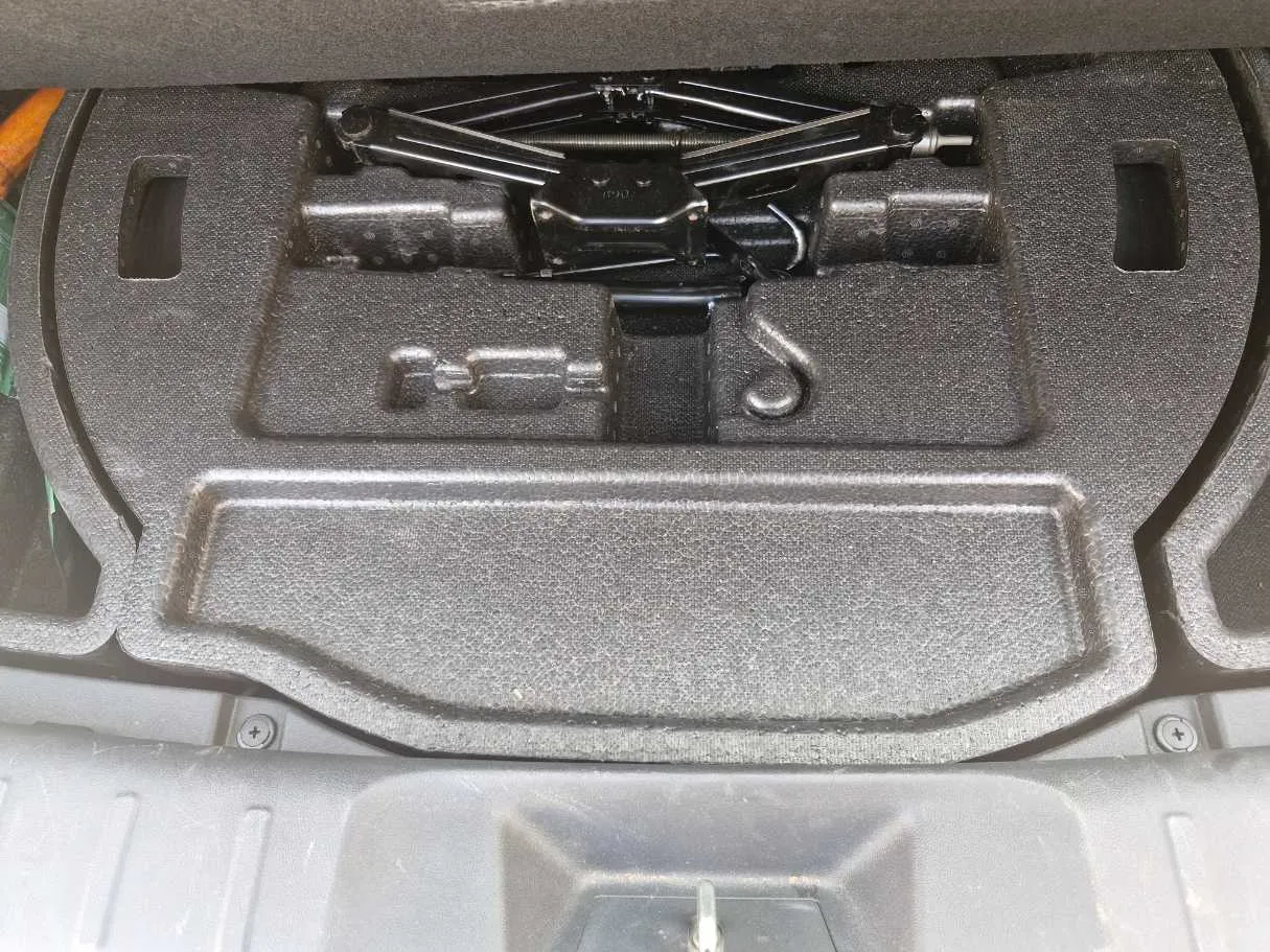 Car image 21