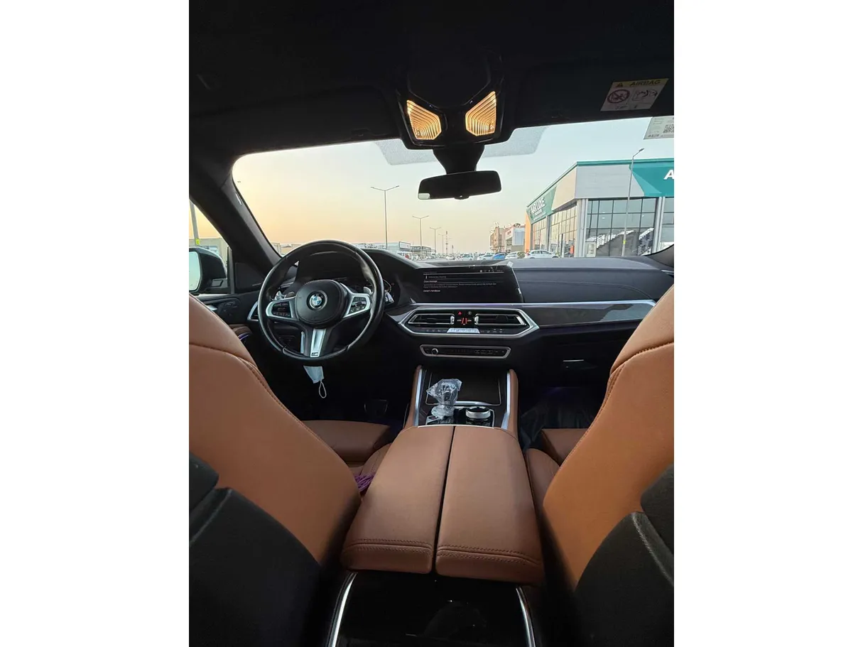 Car image 26